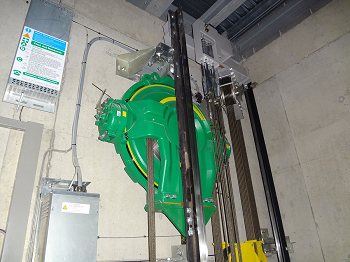 Premiers ascenseurs sans salle de machine